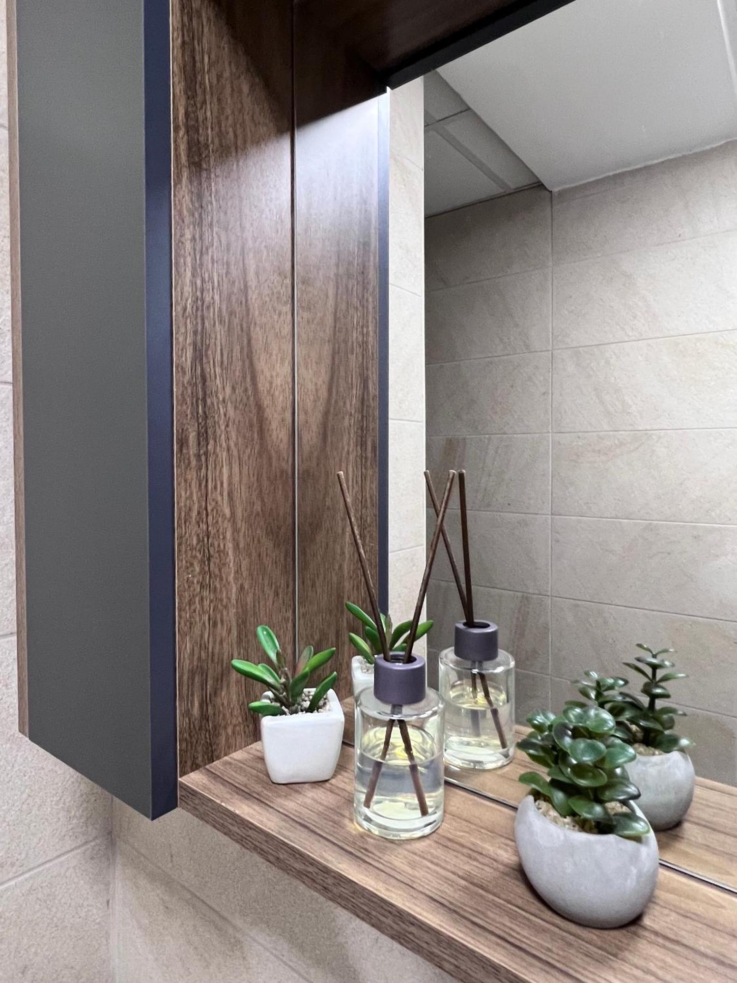 Brand New Modern In Apartment *
